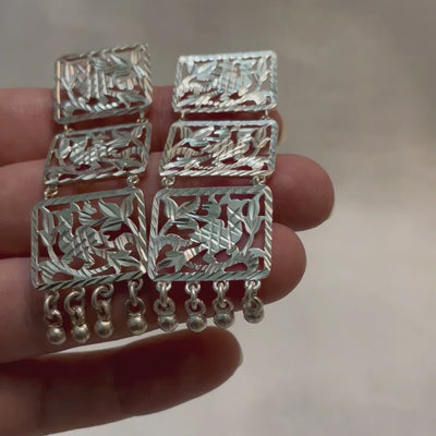 Kaashni - Shiny Silver Earrings