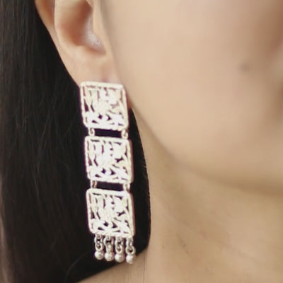 Kaashni - Shiny Silver Earrings