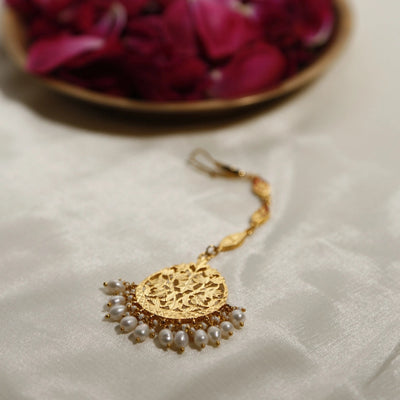 Leela pearls teeka