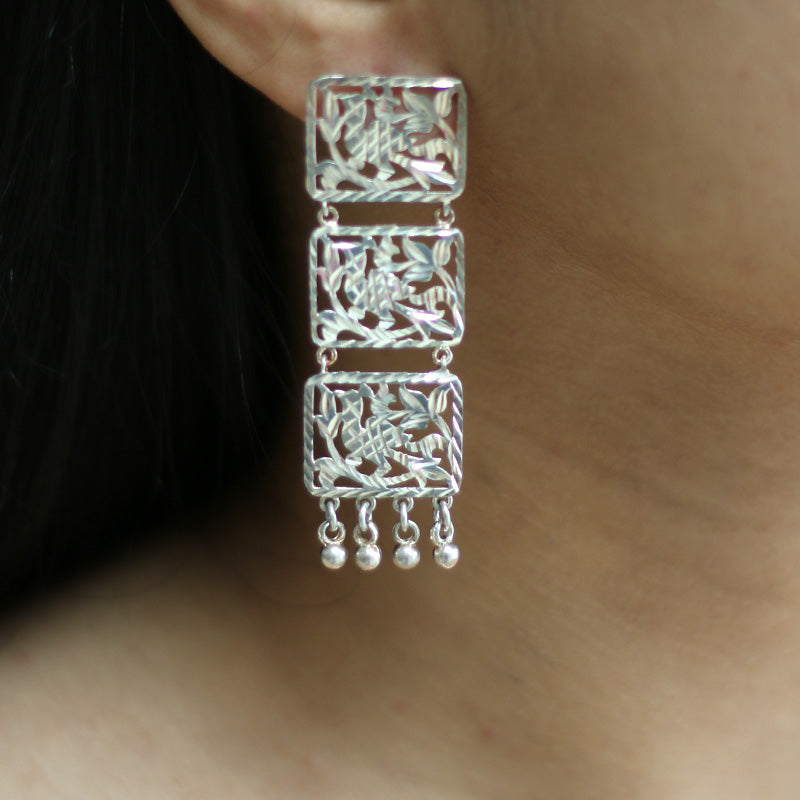 Kaashni - Shiny Silver Earrings