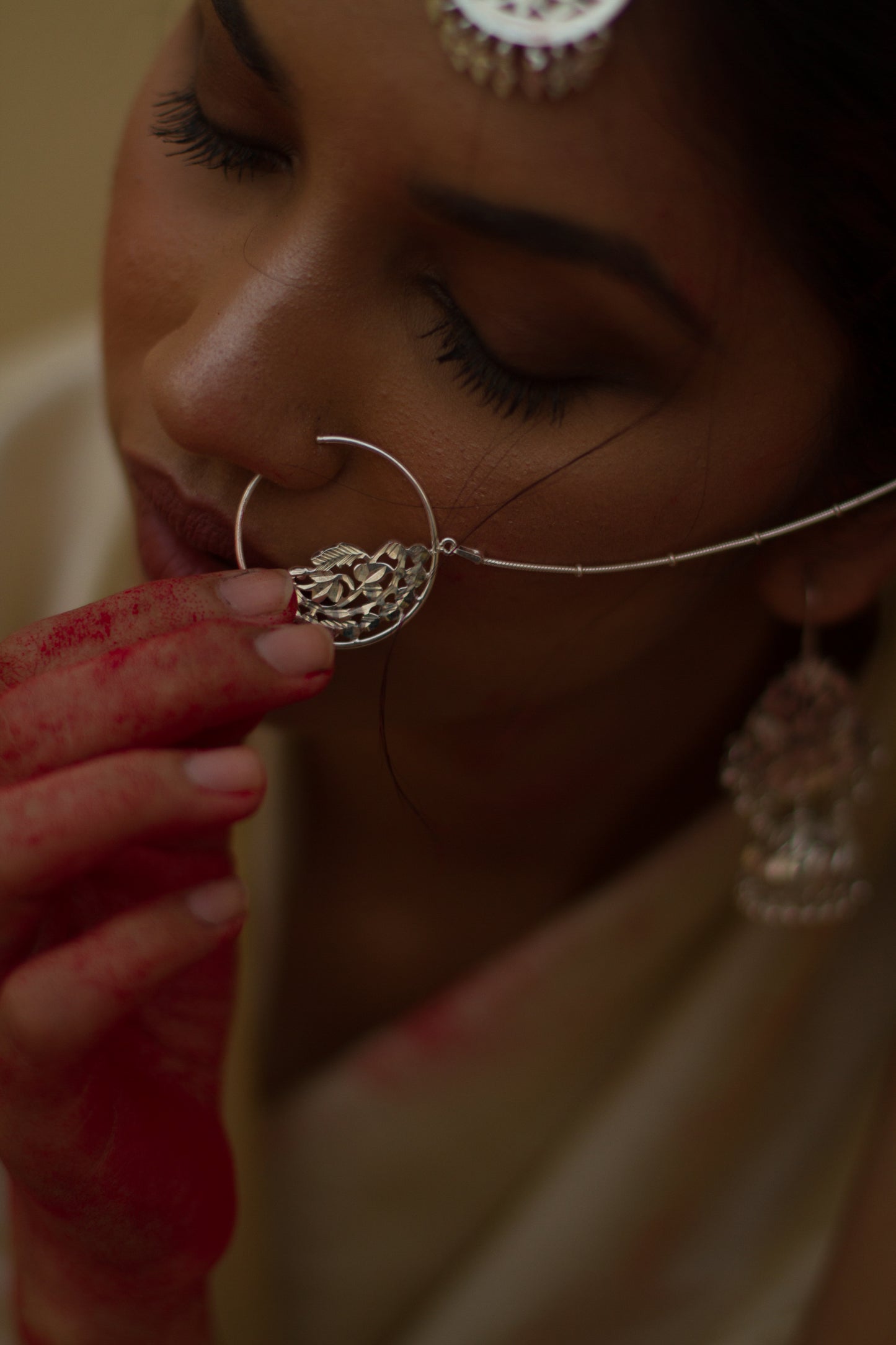 Ghazal - Shiny Silver Stick On Nath